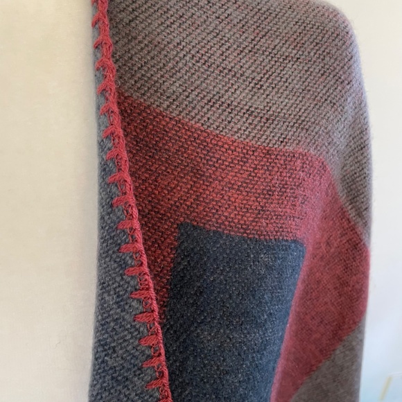 **SOLD** BNWOT Dakota shawl blanket wrap - OS - Picture 12 of 12